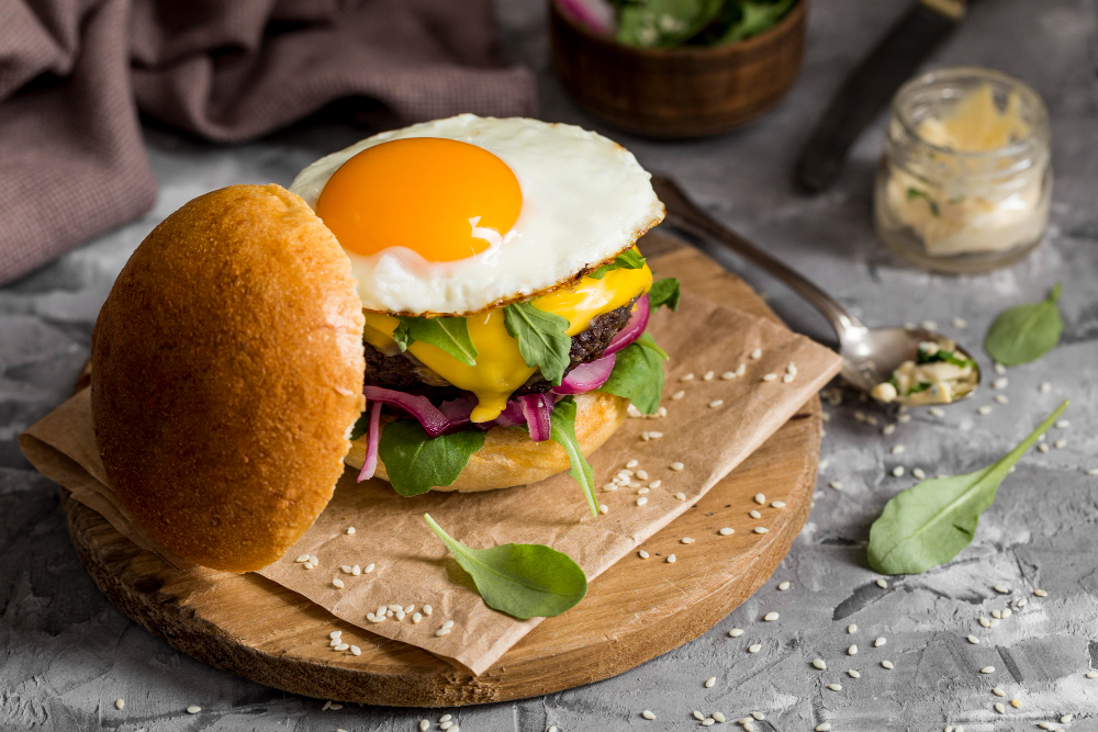 Almuerzo hamburguesa con huevo fenavi el huevo te da poder