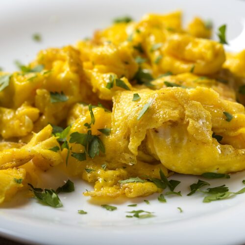 receta huevos revueltos fácil y nutritiva - fenavi huevos
